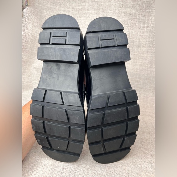 NWOB Lug sole slip on faux patent platform loafers shoes size 10 (41) **FLAW - Picture 9 of 10